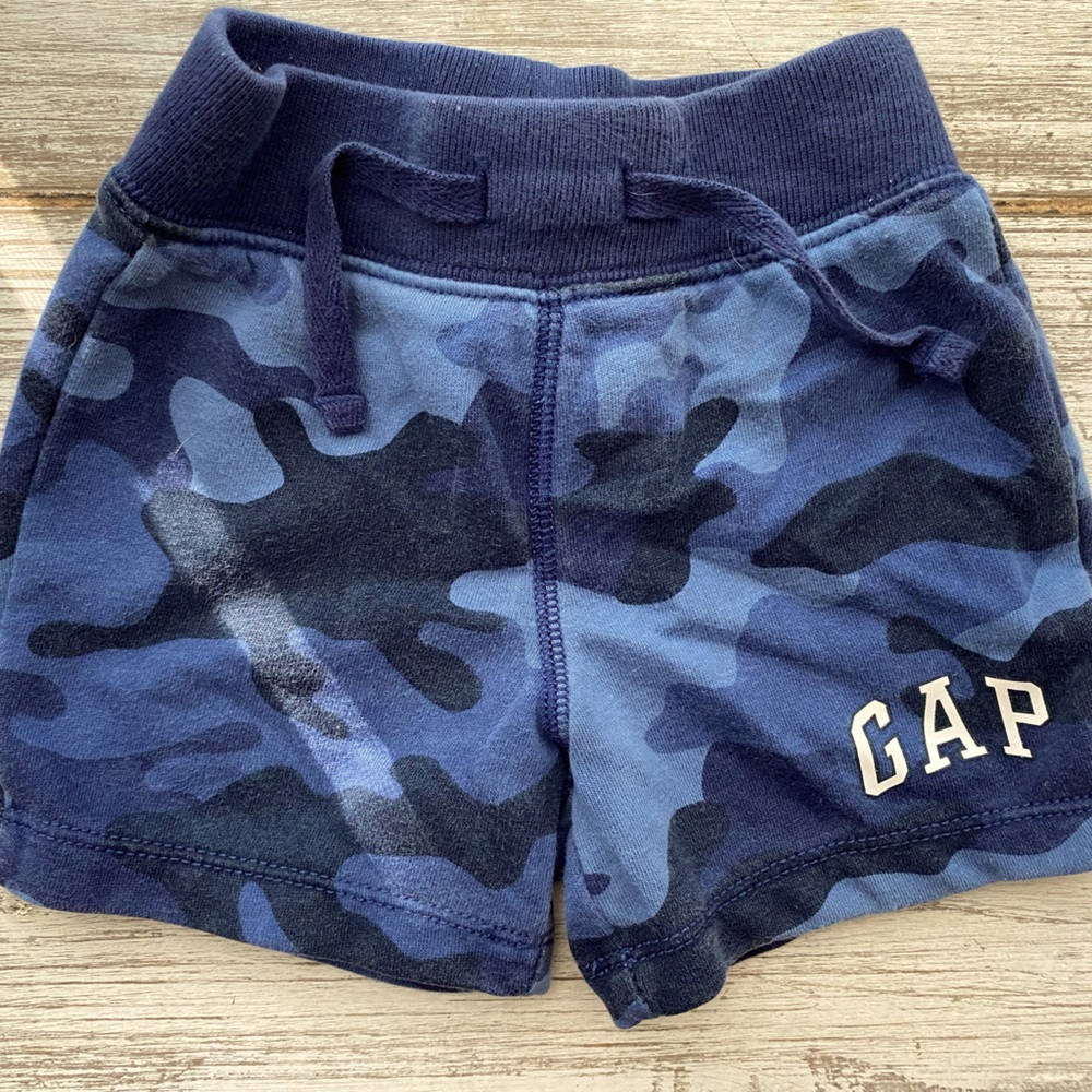 Gap shorts size 18-24 months. BUNDLE and save!